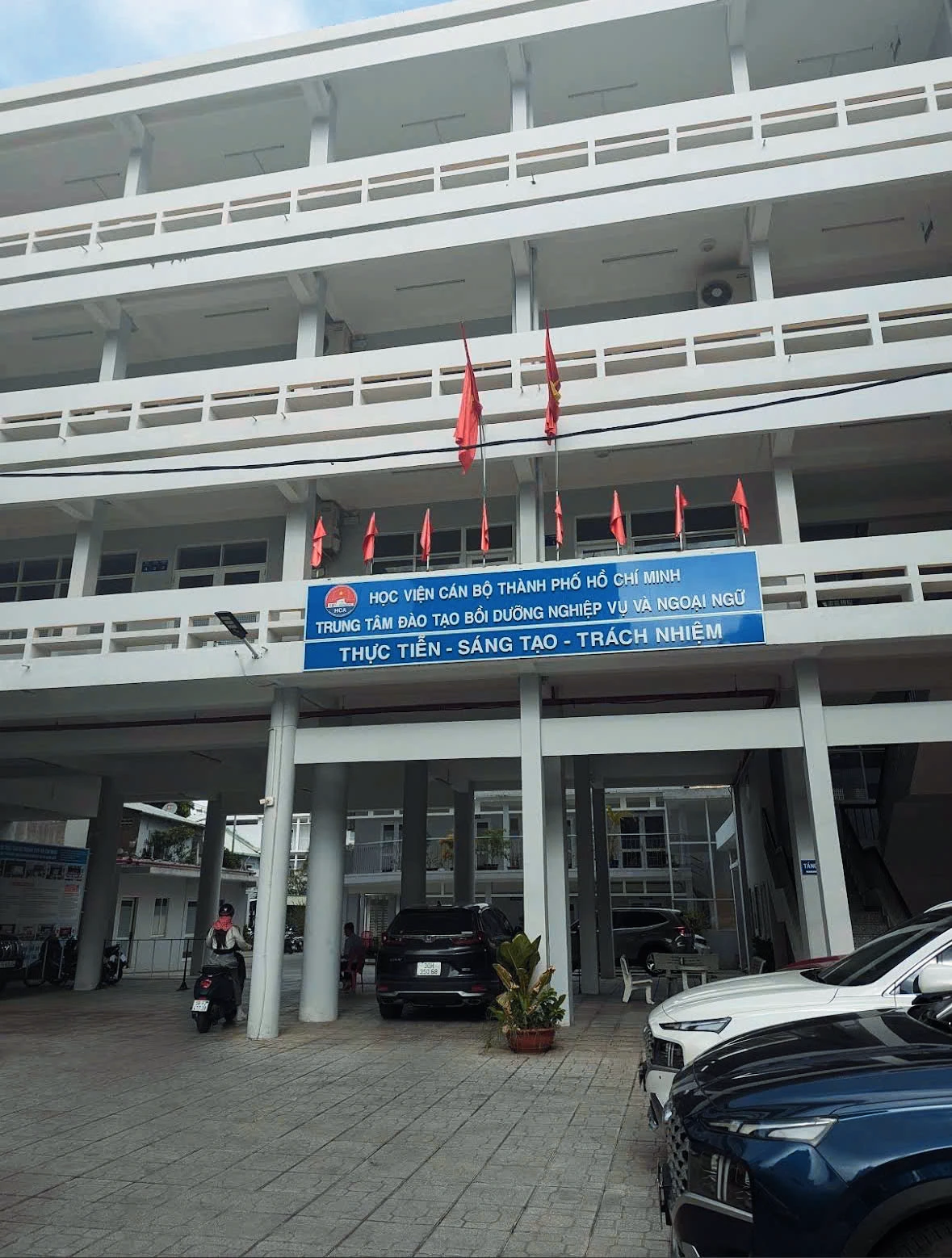 Học viện cán bộ